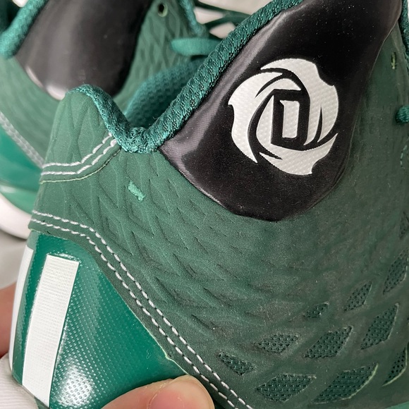 D Rose basketball sneakers - Picture 5 of 5